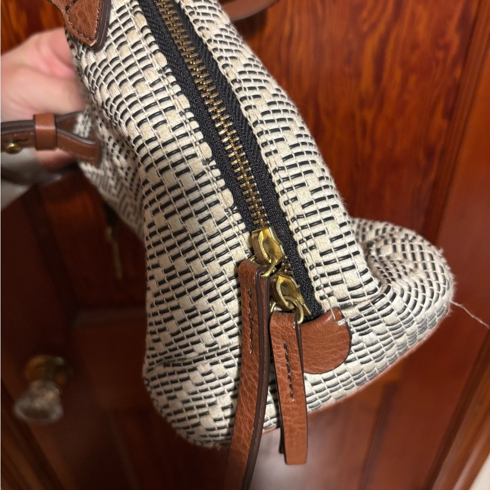FOSSIL Cream Flat Woven Crossbody Bag - Picture 5 of 9